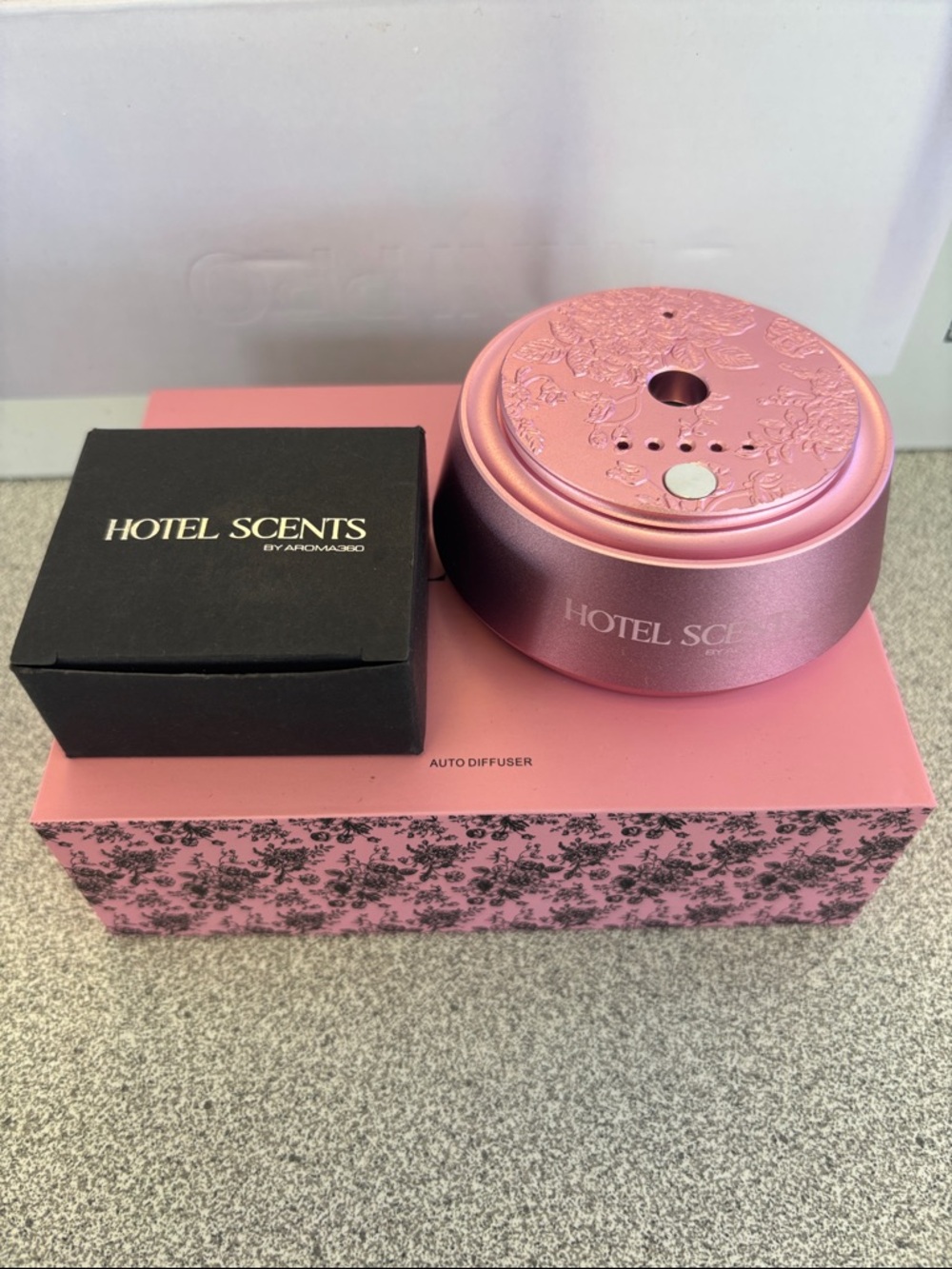HOTEL SCENTS Pink Auto Diffuser – Compact Fragrance Device - Picture 4 of 4